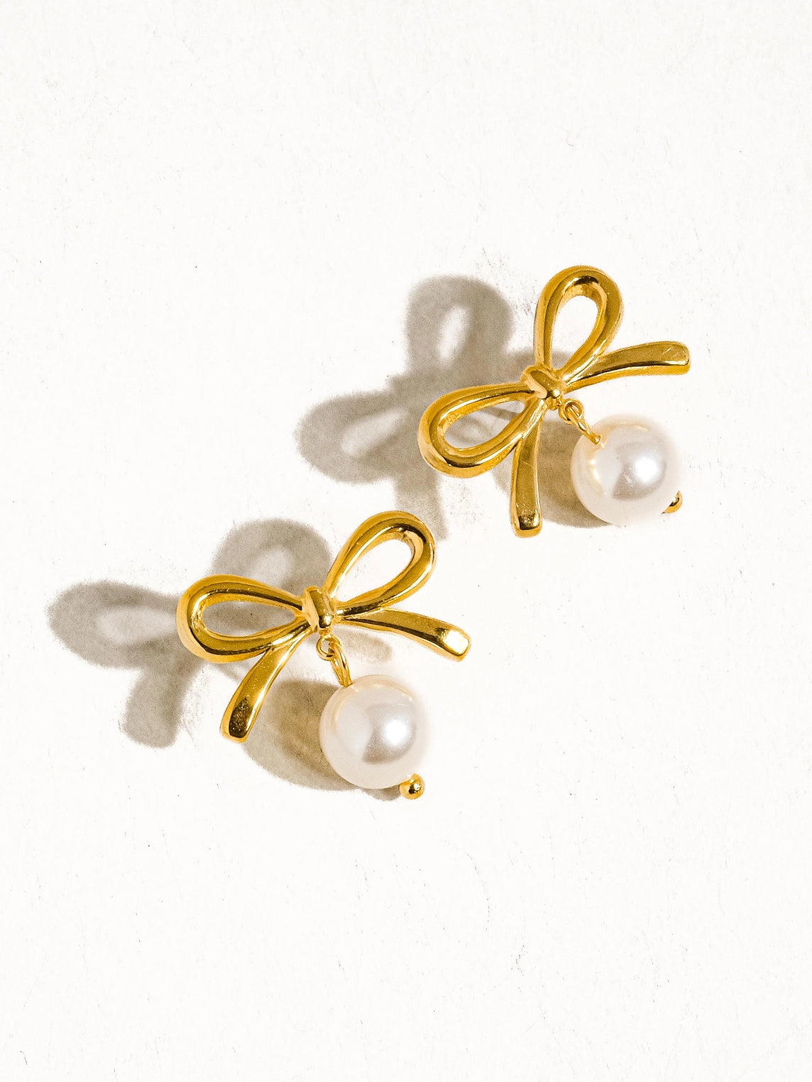 Jewelry - Bow-pearl earring